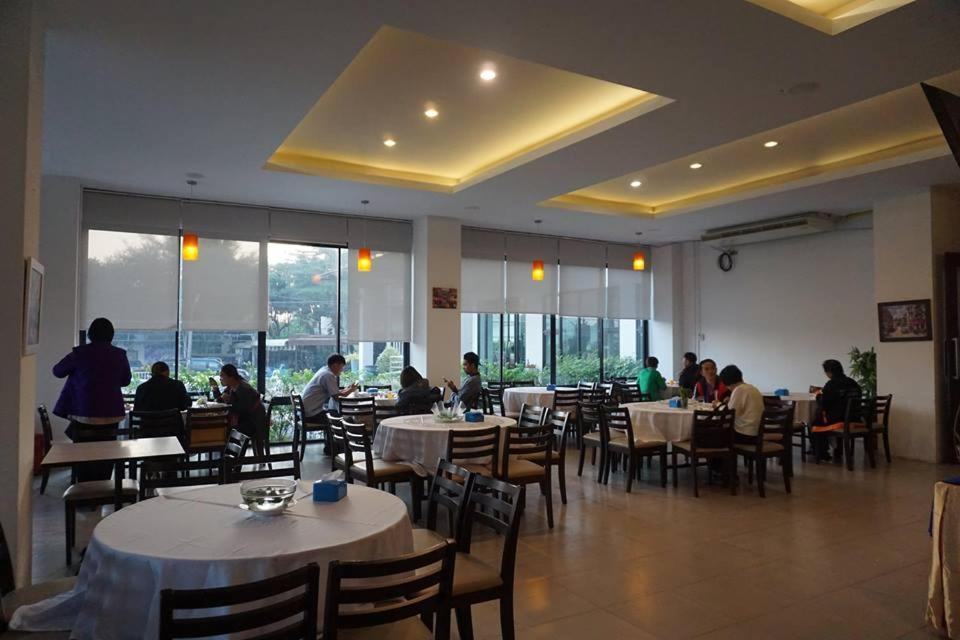 รินรดีเพลซ Hotel บุรีรัมย์ ภายนอก รูปภาพ