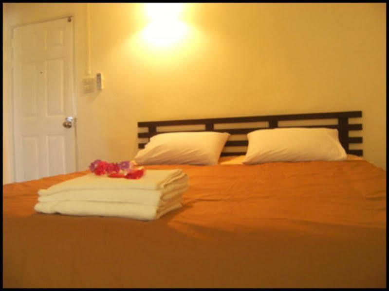 รินรดีเพลซ Hotel บุรีรัมย์ ภายนอก รูปภาพ